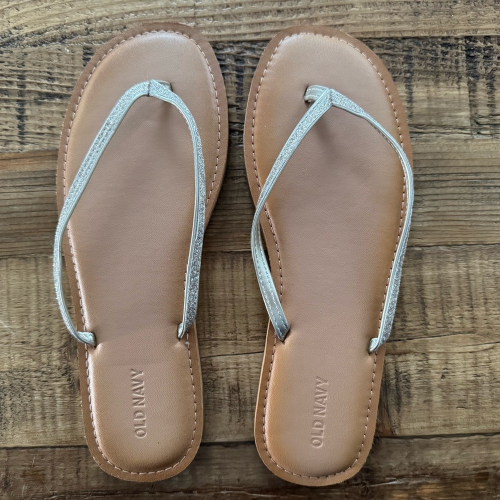 Old Navy Silver Women's Flip Flops - 9 - NWOT
